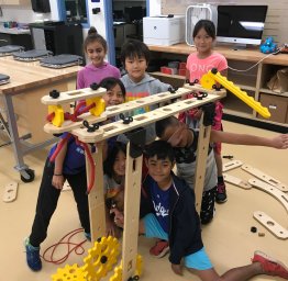 students building with teacher